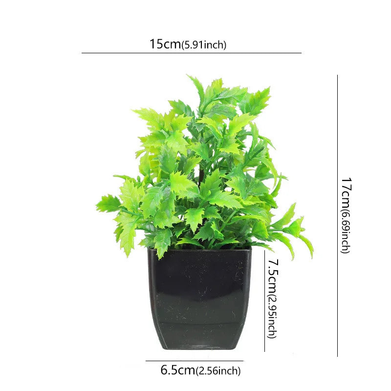 Künstliche Bonsai-Pflanze im schwarzen Topf