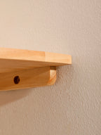 Elegante Wandregale mit abgerundeten Ecken