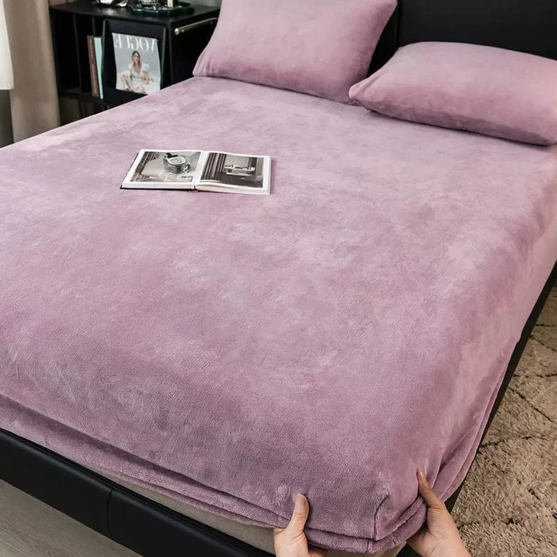 Spannbettlaken aus Milk-Velvet