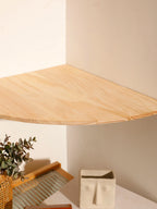 Elegante Wandregale mit abgerundeten Ecken