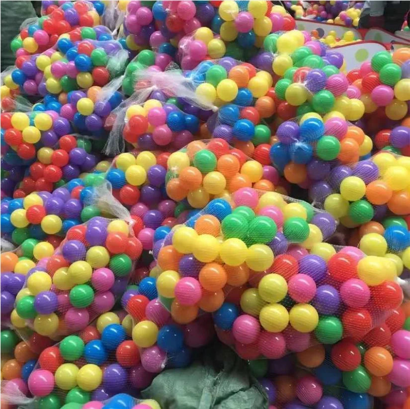 100 farbenfrohe Kunststoffbälle