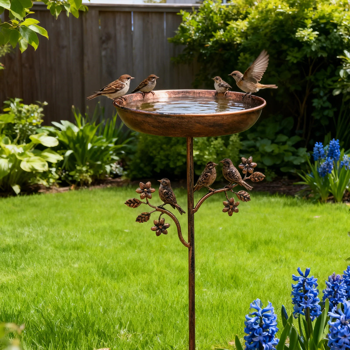 Elegante Vogeltränke