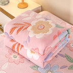 Wärmende Fleece-Decke mit Blumenmuster