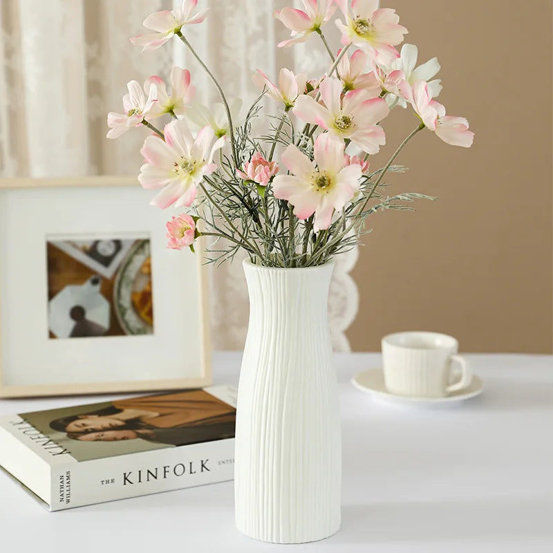 Elegante Kunststoffvase