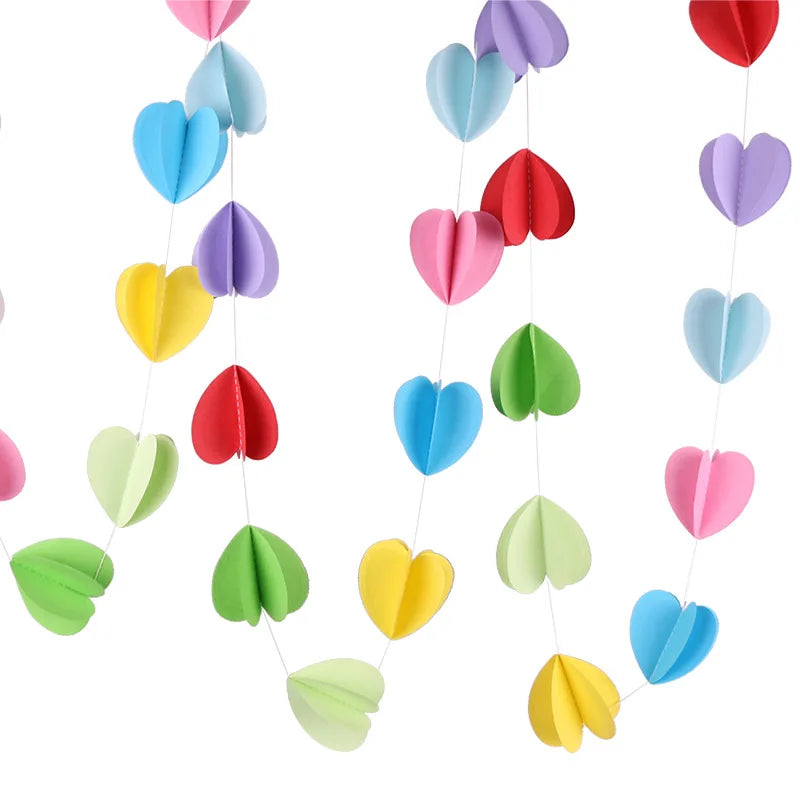 3D-Papiergirlande mit Schmetterlingsherzen