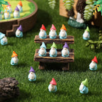 Niedliche Mini-Gartenzwerge aus Kunstharz