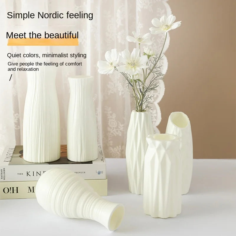 Elegante Kunststoffvase