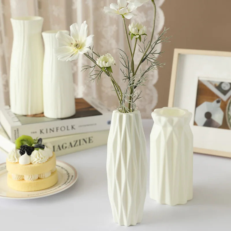 Elegante Kunststoffvase