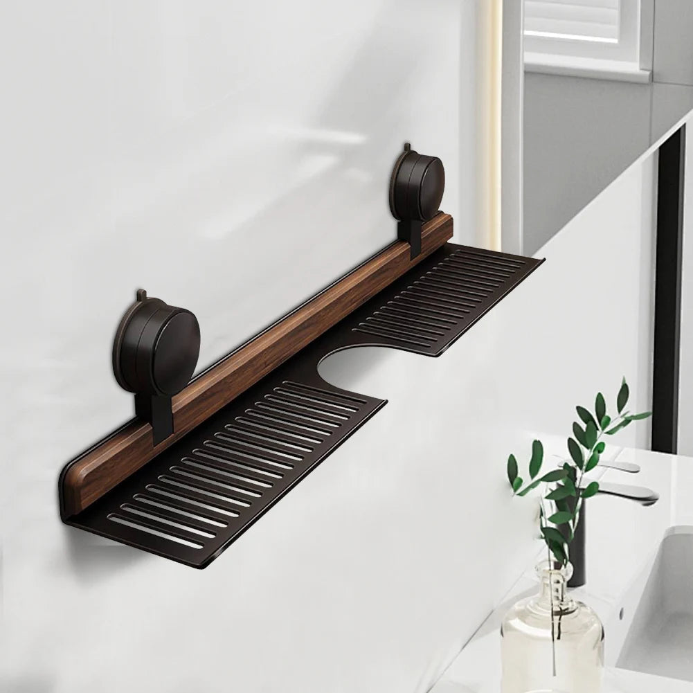 Elegantes Badezimmerregal aus Walnussholz