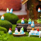 Niedliche Mini-Gartenzwerge aus Kunstharz