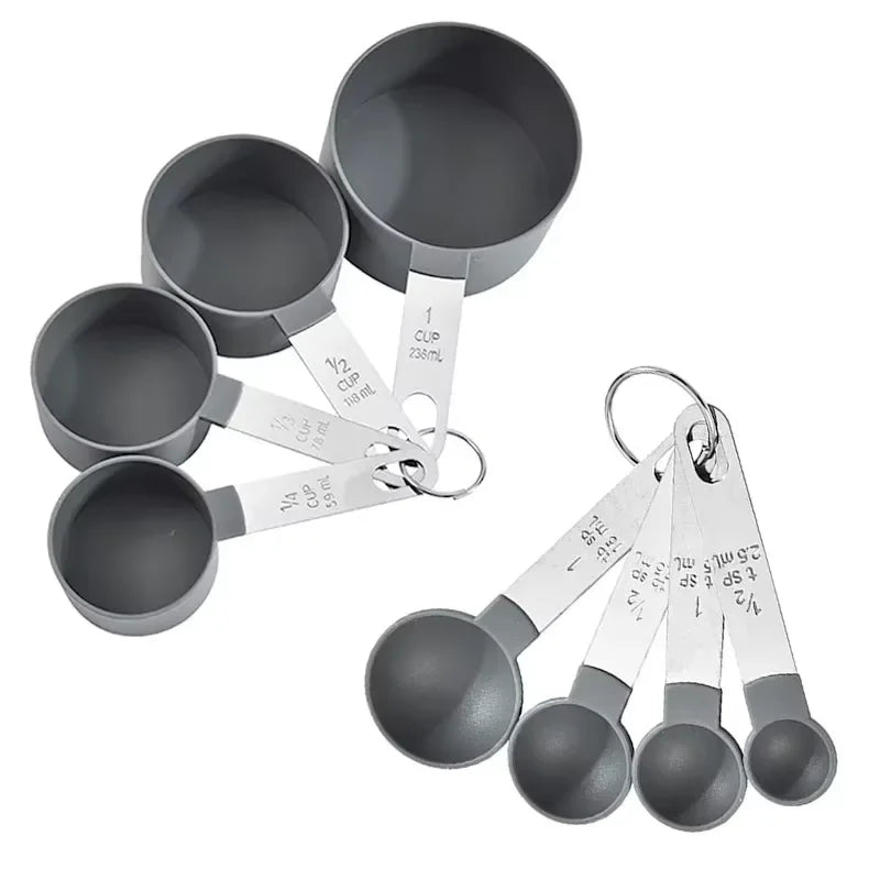 8-teiliges Set aus Messbechern und Messlöffeln aus Edelstahl