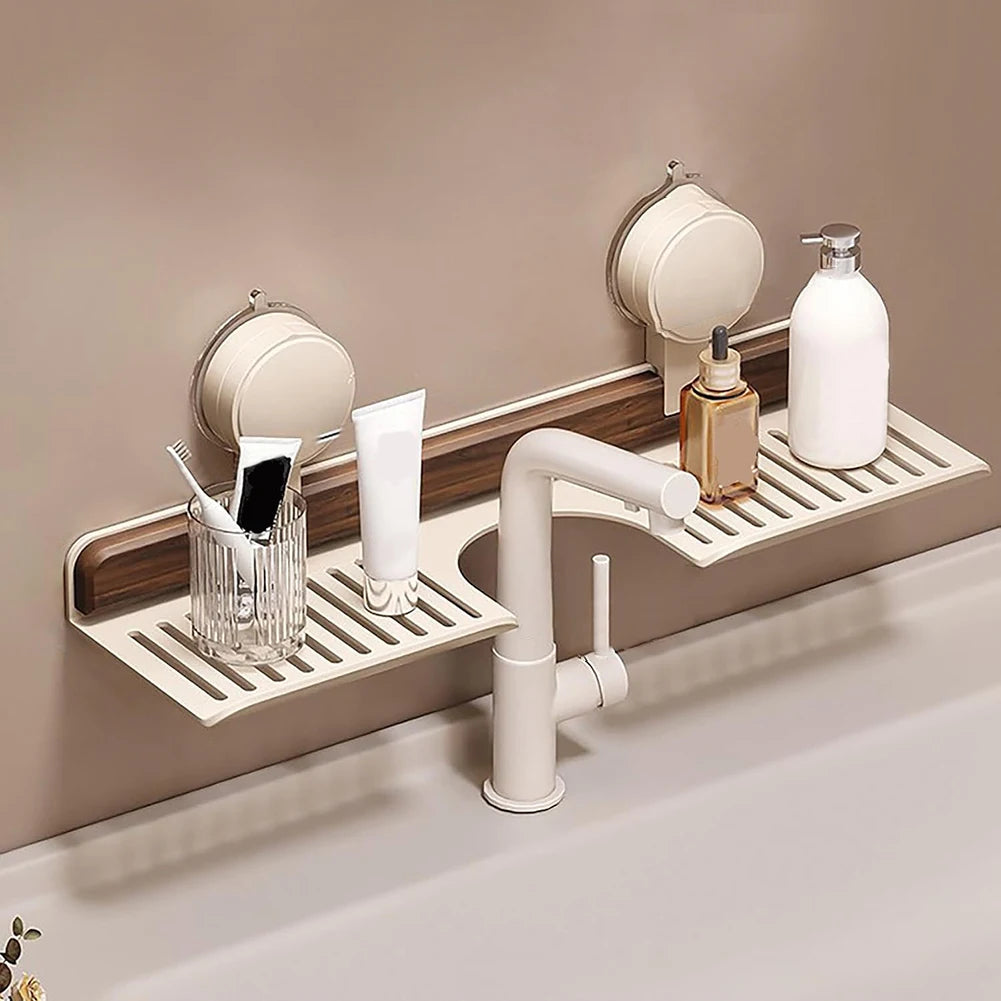Elegantes Badezimmerregal aus Walnussholz
