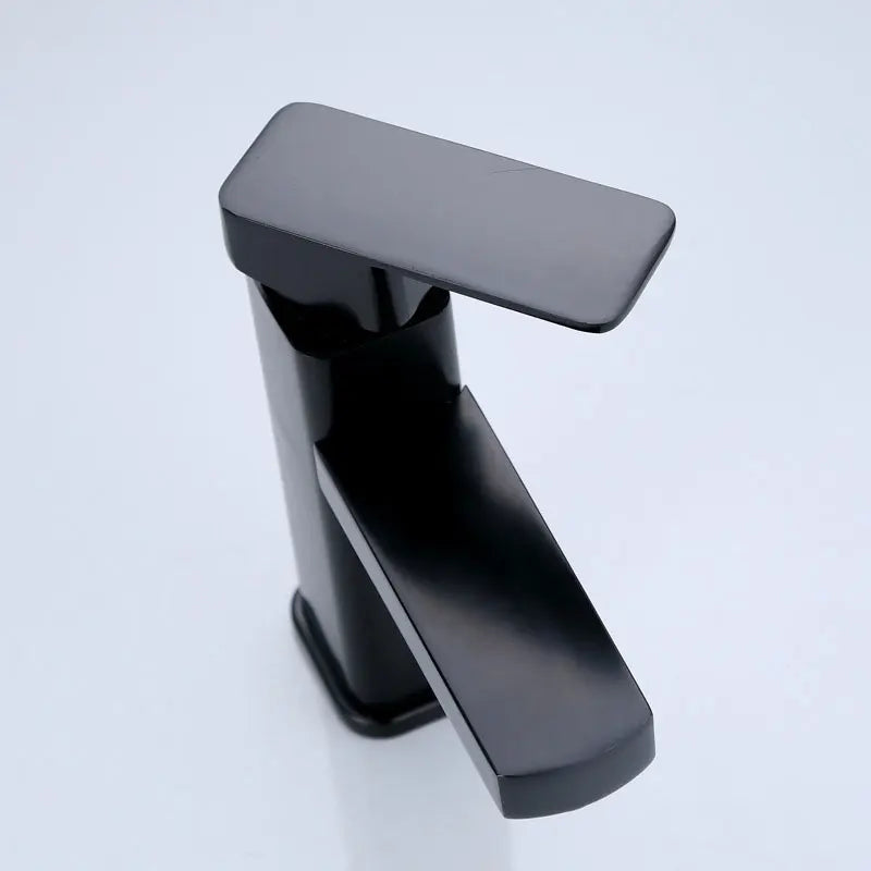 Elegante Badarmatur in Schwarz/Chrome