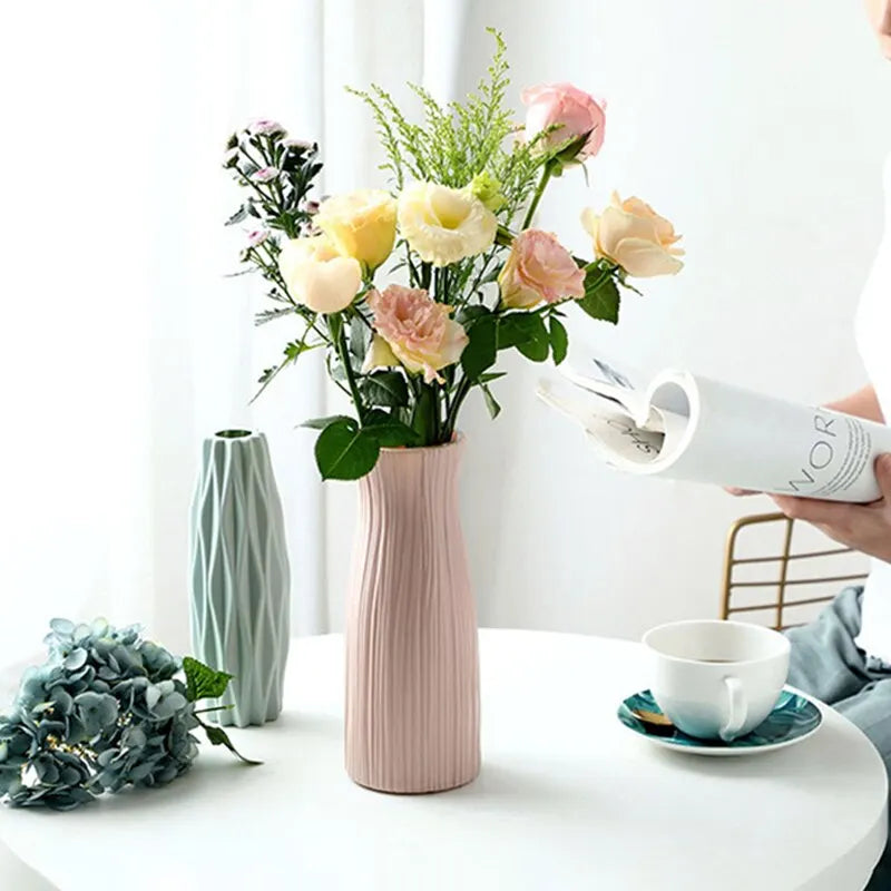 Moderner Kunststoff-Blumenvase